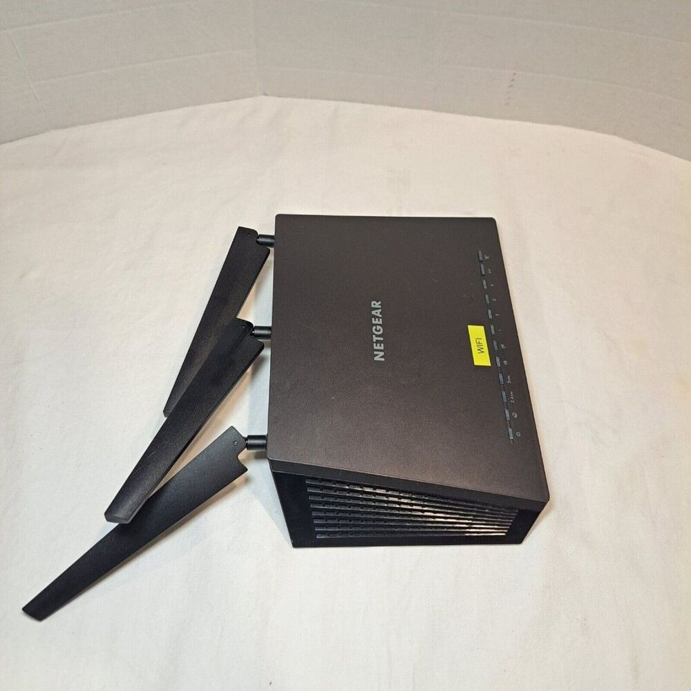 NETGEAR Nighthawk AC1900 Smart WiFi Router (‎R7000-100NAS) - Picture 3 of 7